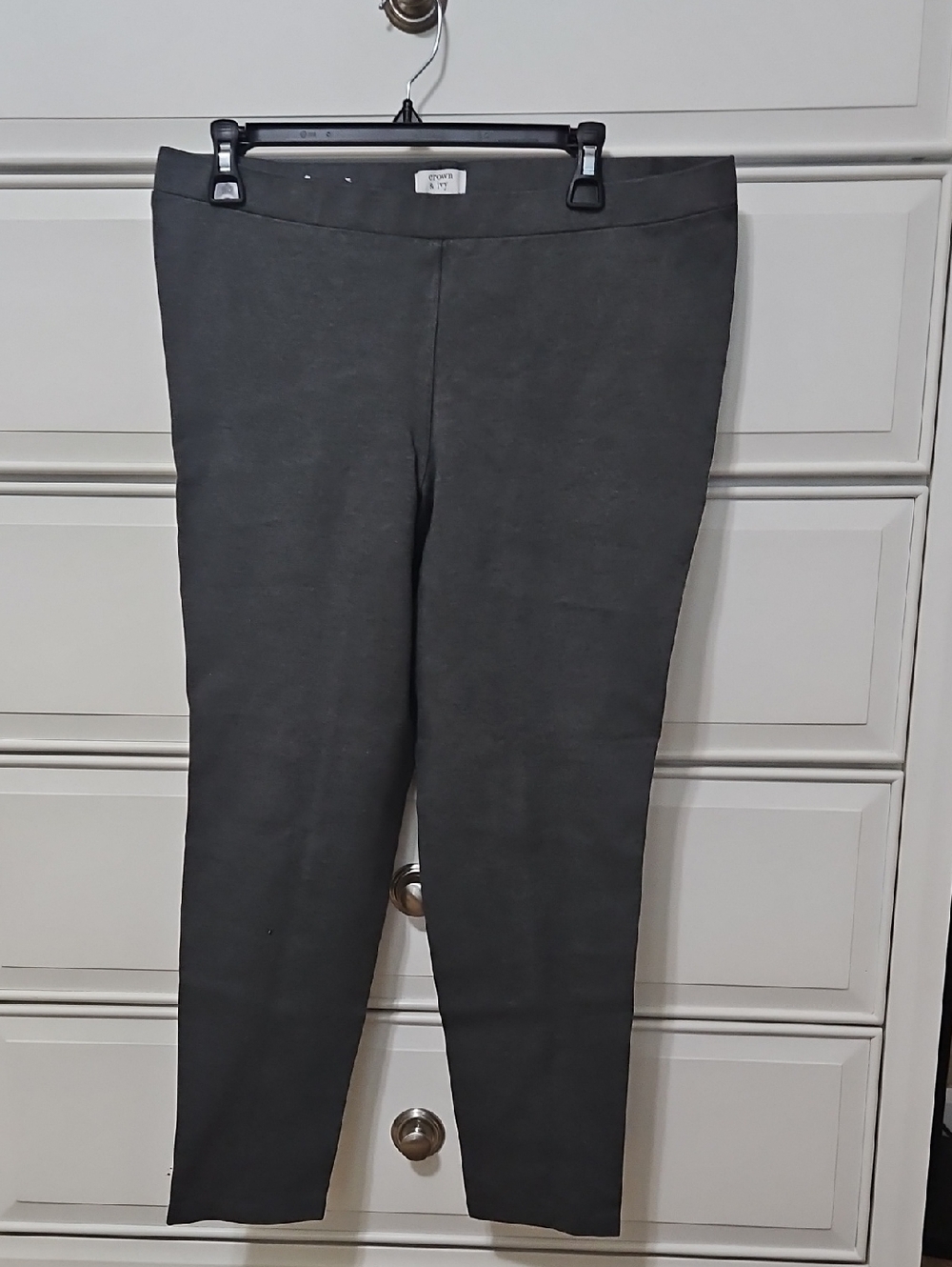 crown & ivy Charcoal Gray Skinny Pants